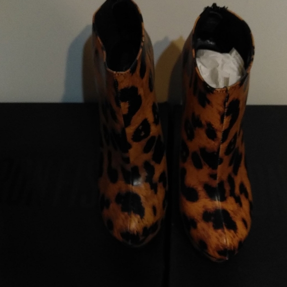 Shoes - Picture 3 of 7